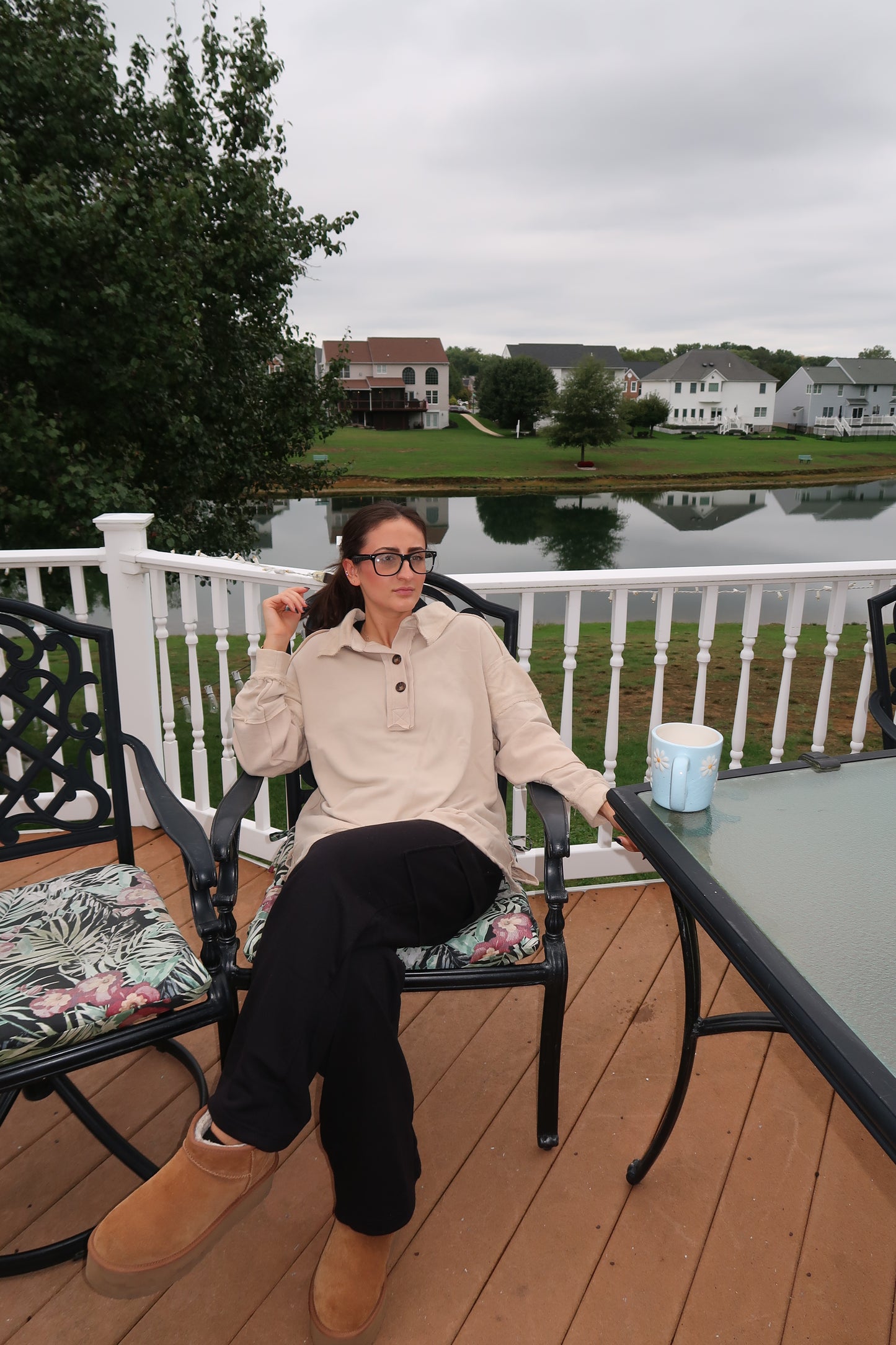 Wide V-Neck Pullover - Beige